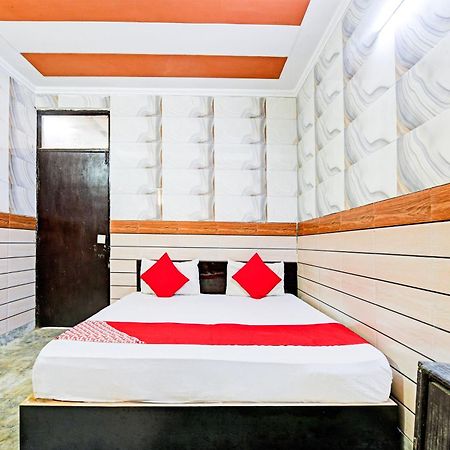 Hotel O Granville Új-Delhi Kültér fotó