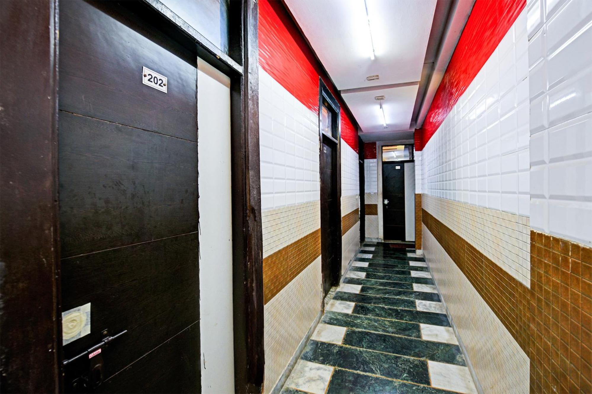 Hotel O Granville Új-Delhi Kültér fotó