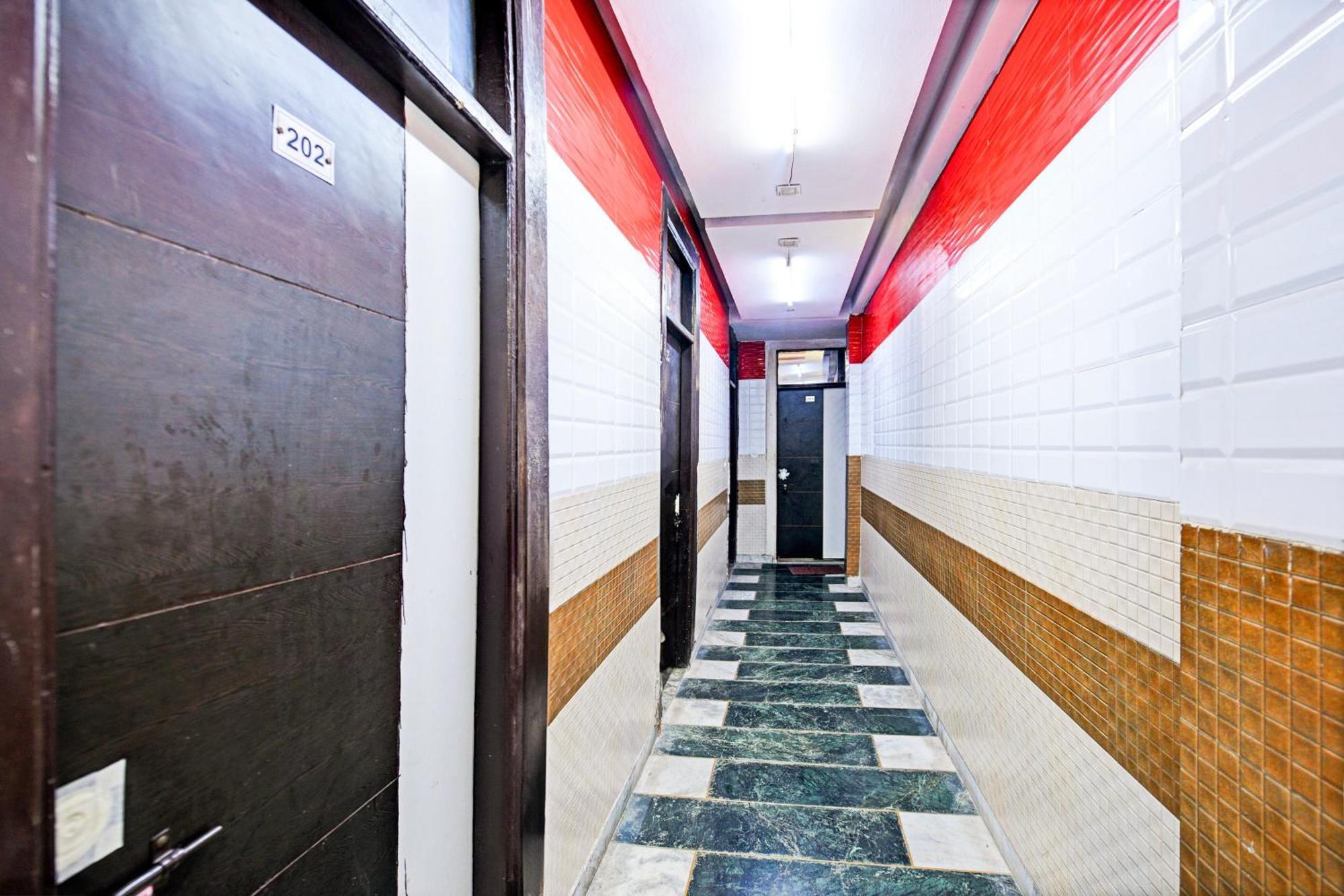 Hotel O Granville Új-Delhi Kültér fotó